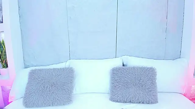 AvyMilton online show from October 2025 11:44:01 AM