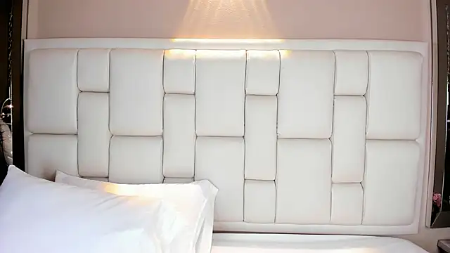 AvyMilton online show from February 2026 11:43:02 AM