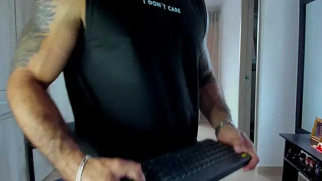 SamirHazard97 online show from December 2025 09:18:02 PM