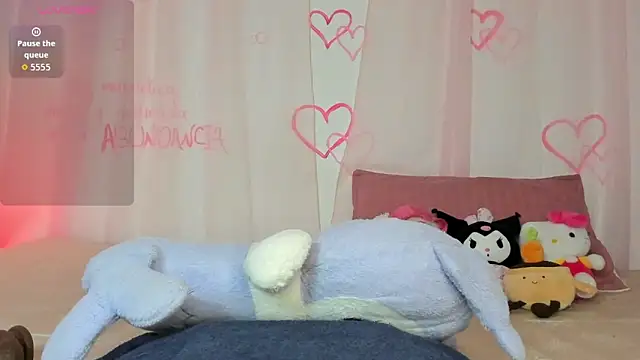 melody suarez online show from September 2025 10:38:01 PM