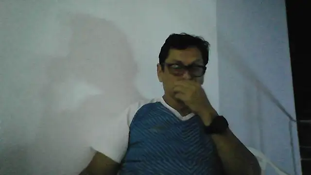 Snapshot of MarcusKelvin chatting on April 2026 06:14:01 AM MarcusKelvin online show from April 2026 06:14:01 AM