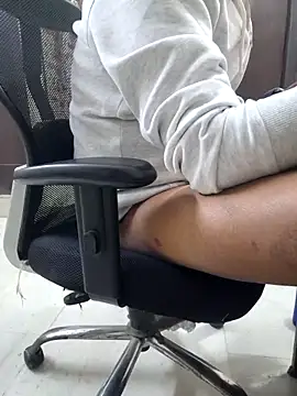 Snapshot of divyansh_hyderabadi chatting on December 2025 05:08:01 PM divyansh hyderabadi online show from December 2025 05:08:01 PM