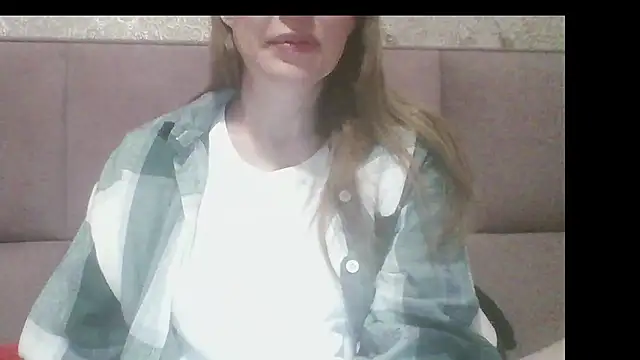 Snapshot of Sladkiegubki chatting on October 2025 11:30:02 PM Sladkiegubki online show from October 2025 11:30:02 PM