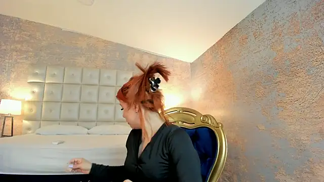 Snapshot of MelaniieRoux chatting on May 2026 07:40:01 PM MelaniieRoux online show from May 2026 07:40:01 PM