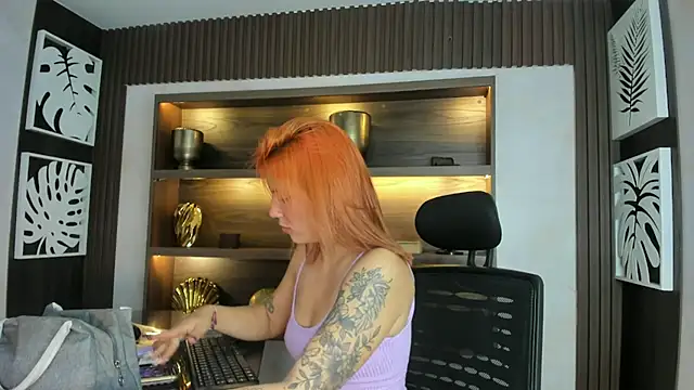 Snapshot of MelaniieRoux chatting on April 2026 07:49:01 PM MelaniieRoux online show from April 2026 07:49:01 PM