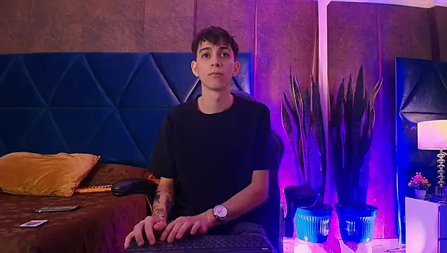 Snapshot of Lion_Foster01 chatting on December 2025 08:43:02 PM Lion Foster01 online show from December 2025 08:43:02 PM