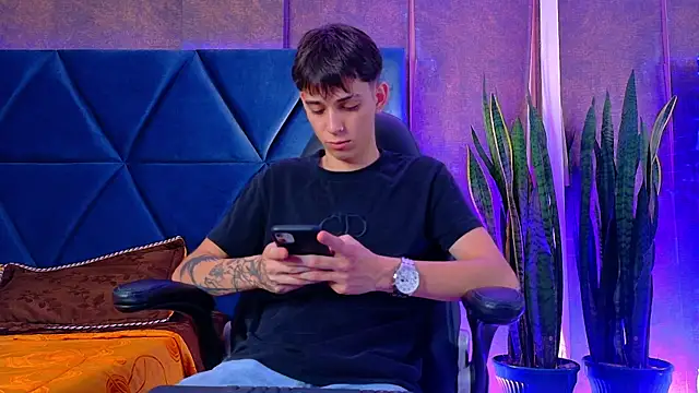 Snapshot of Lion_Foster01 chatting on December 2025 09:23:01 PM Lion Foster01 online show from December 2025 09:23:01 PM