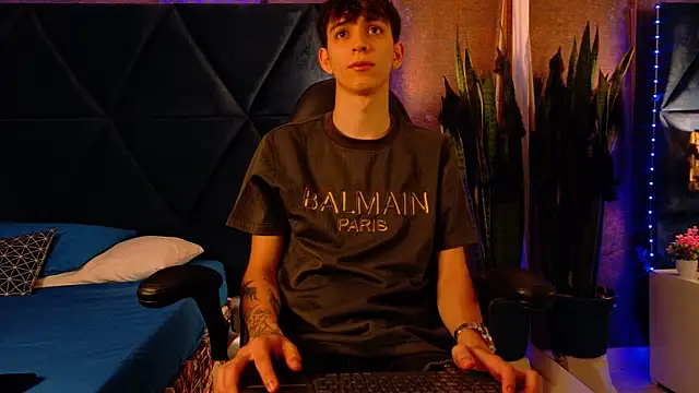 Snapshot of Lion_Foster01 chatting on October 2025 12:04:02 PM Lion Foster01 online show from October 2025 12:04:02 PM