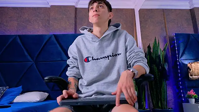 Snapshot of Lion_Foster01 chatting on October 2025 12:04:01 PM Lion Foster01 online show from October 2025 12:04:01 PM