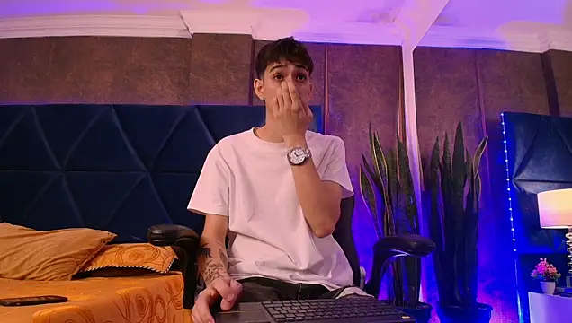 Snapshot of Lion_Foster01 chatting on December 2025 07:35:01 PM Lion Foster01 online show from December 2025 07:35:01 PM