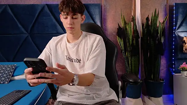 Snapshot of Lion_Foster01 chatting on October 2025 12:26:01 PM Lion Foster01 online show from October 2025 12:26:01 PM