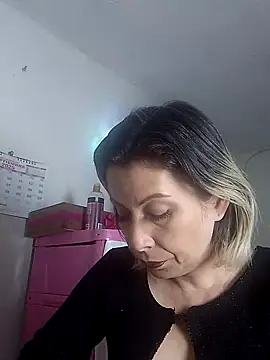 alixia81 online show from September 2025 11:36:02 PM