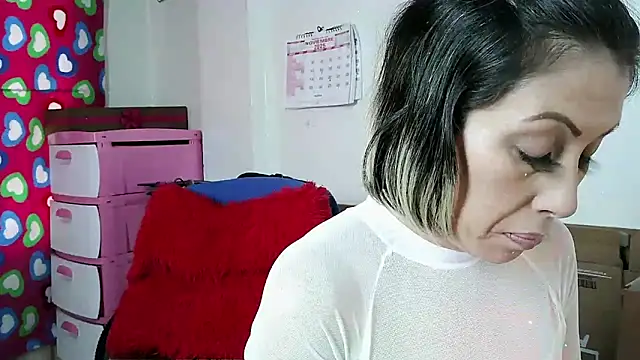 alixia81 online show from November 2025 04:06:02 PM