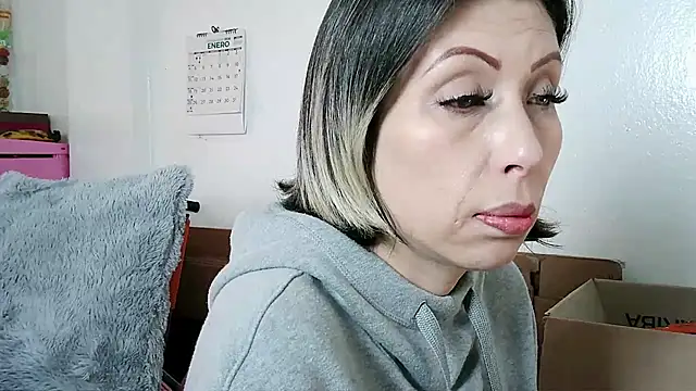 alixia81 online show from January 2026 02:31:02 PM