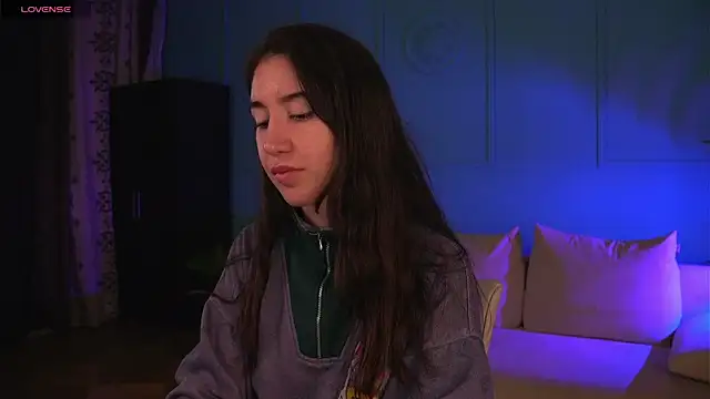 Belle Via online show from April 2026 07:18:01 PM