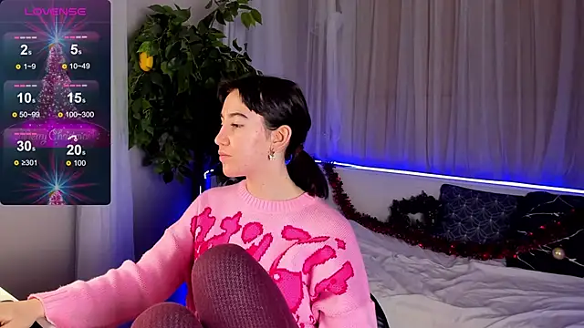 Snapshot of Belle_Via chatting on December 2024 01:51:02 PM Belle Via online show from December 2024 01:51:02 PM