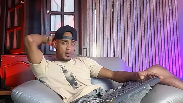 Snapshot of AaronCruz_ chatting on February 2026 04:36:02 PM AaronCruz online show from February 2026 04:36:02 PM