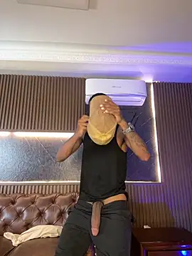 AaronCruz  online show from March 2026 10:30:01 PM