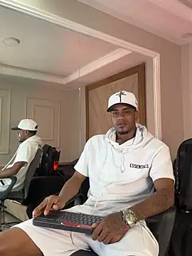 AaronCruz  online show from March 2026 10:43:02 PM