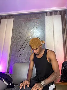 Snapshot of AaronCruz_ chatting on February 2026 04:36:02 PM AaronCruz online show from February 2026 04:36:02 PM