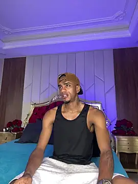 Snapshot of AaronCruz_ chatting on December 2025 09:42:02 PM AaronCruz online show from December 2025 09:42:02 PM