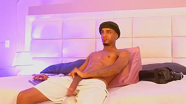 AaronCruz  online show from April 2026 11:06:01 AM