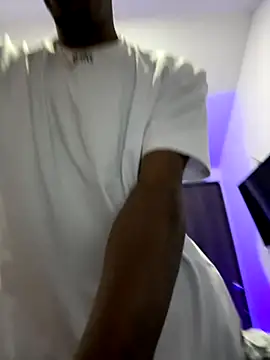 Snapshot of AaronCruz_ chatting on October 2025 09:11:02 AM AaronCruz online show from October 2025 09:11:02 AM