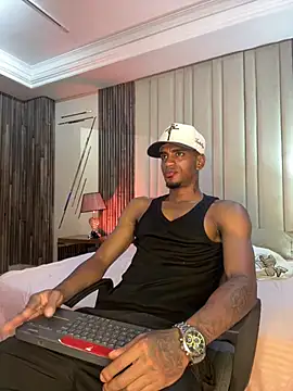 Snapshot of AaronCruz_ chatting on February 2026 03:36:02 AM AaronCruz online show from February 2026 03:36:02 AM