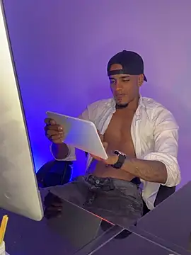 AaronCruz  online show from May 2026 11:54:01 PM