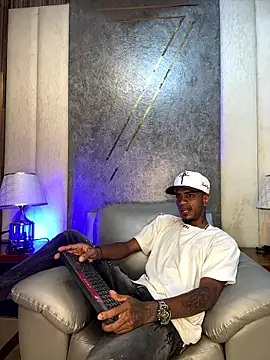 Snapshot of AaronCruz_ chatting on January 2026 08:01:01 PM AaronCruz online show from January 2026 08:01:01 PM