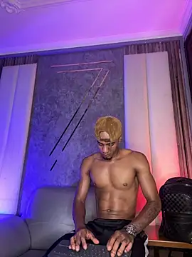 Snapshot of AaronCruz_ chatting on February 2026 04:41:02 AM AaronCruz online show from February 2026 04:41:02 AM