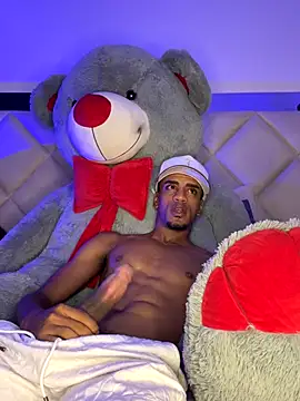 Snapshot of AaronCruz_ chatting on October 2025 04:46:02 AM AaronCruz online show from October 2025 04:46:02 AM