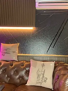 Snapshot of AaronCruz_ chatting on February 2026 01:27:02 AM AaronCruz online show from February 2026 01:27:02 AM