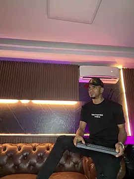 AaronCruz  online show from March 2026 01:11:01 AM