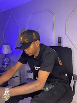 Snapshot of AaronCruz_ chatting on January 2026 07:40:01 PM AaronCruz online show from January 2026 07:40:01 PM