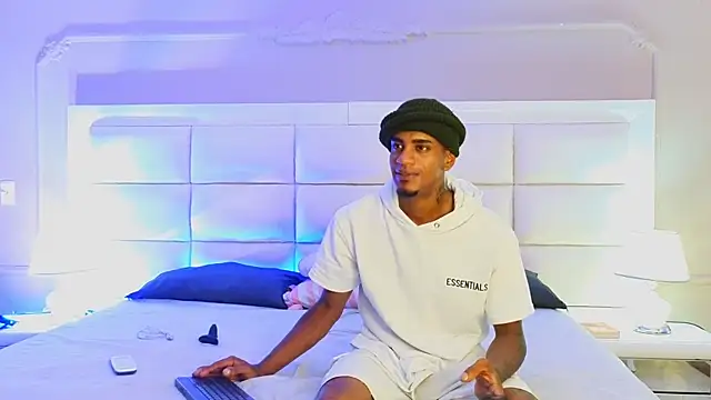 AaronCruz  online show from April 2026 09:54:02 PM