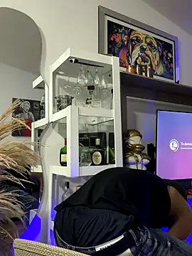 Snapshot of AaronCruz_ chatting on October 2025 04:47:01 AM AaronCruz online show from October 2025 04:47:01 AM