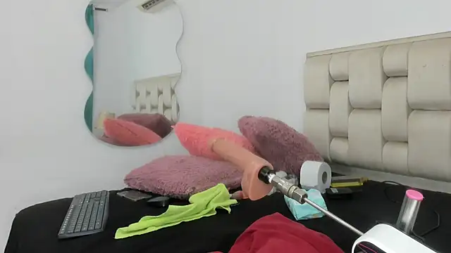 Roxy-Smith online show from October 2025 12:10:02 AM