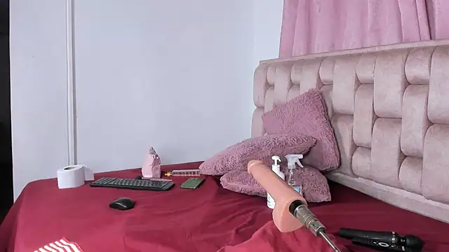 Roxy-Smith online show from April 2026 11:00:02 PM