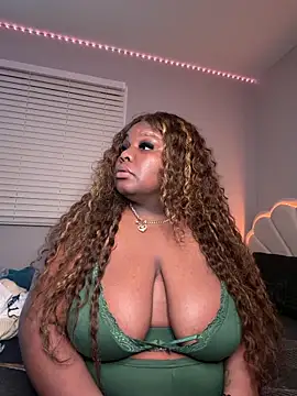 Nicoldsummer online show from April 2026 02:18:01 AM