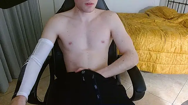 FitGuyDream online show from November 2025 10:43:02 PM