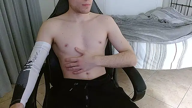 FitGuyDream online show from November 2025 02:38:01 PM