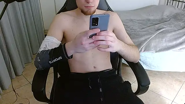 Snapshot of FitGuyDream chatting on November 2025 02:26:02 AM FitGuyDream online show from November 2025 02:26:02 AM