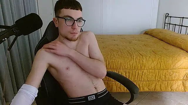 Snapshot of FitGuyDream chatting on January 2025 05:29:01 PM FitGuyDream online show from January 2025 05:29:01 PM