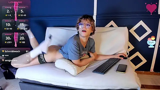 Snapshot of Max_lover1 chatting on February 2025 06:26:01 PM Max lover1 online show from February 2025 06:26:01 PM
