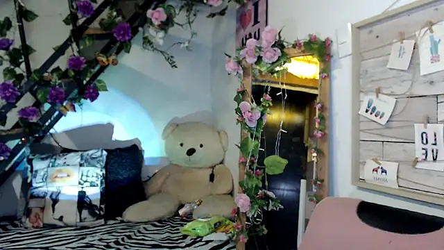 Snapshot of luna_sky83 chatting on July 2026 05:58:01 AM luna sky83 online show from July 2026 05:58:01 AM