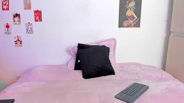 Snapshot of AlyRoses chatting on February 2025 10:10:02 PM AlyRoses online show from February 2025 10:10:02 PM