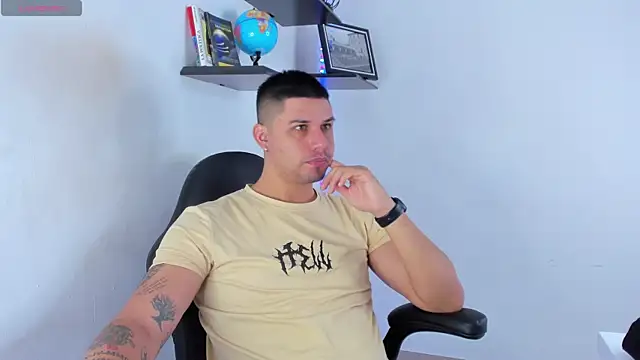 Jacoob19  online show from October 2025 11:44:01 AM