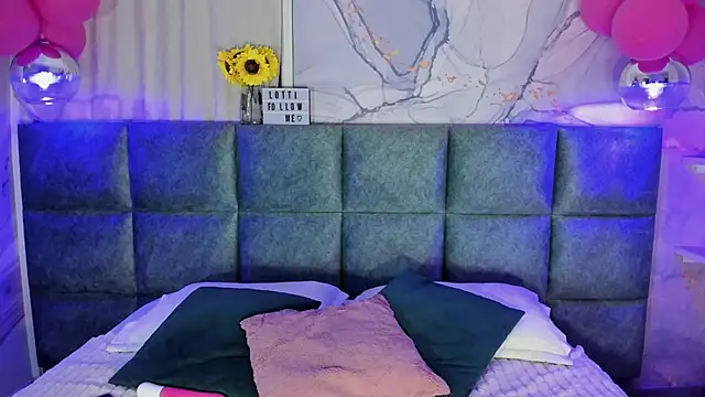 LottiCarter online show from September 2025 11:38:02 AM