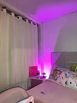 LucyEvans  online show from October 2025 04:00:01 AM